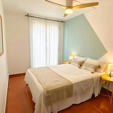 Апартаменти Nomad Haux In The Heart Of Tossa 8 *